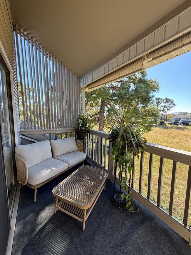 Building Photo - 1095 Plantation Dr W