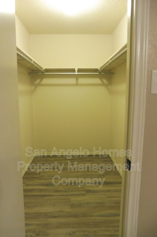 Building Photo - 1217 Elmo Ln