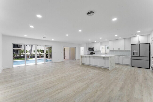 Building Photo - 808 NE 72nd St