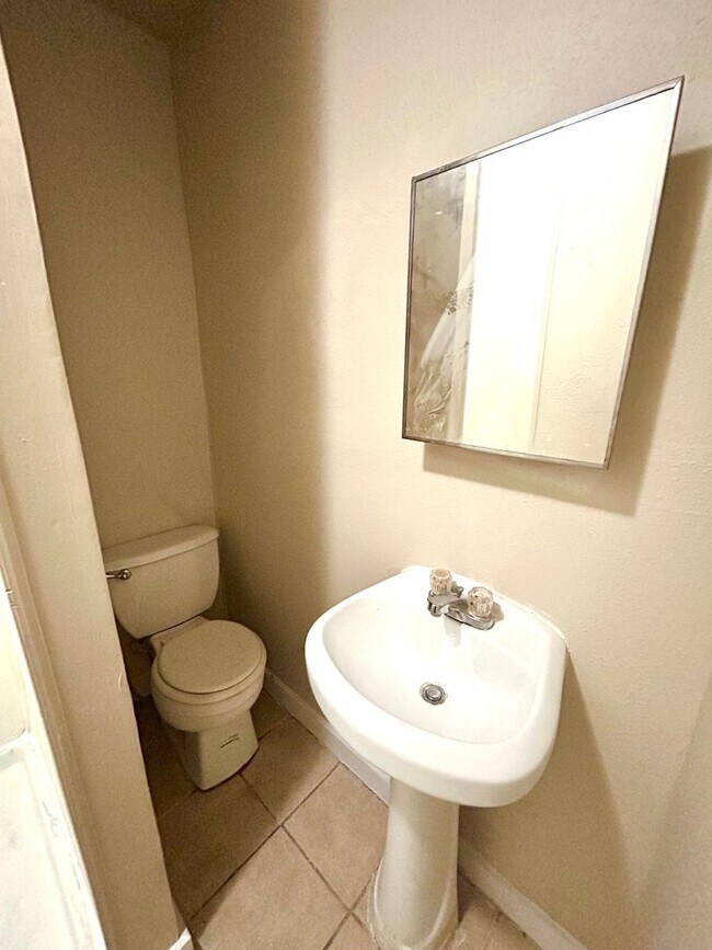 Building Photo - **APPLICATION RECEIVED** **MOVE-IN SPECIAL...