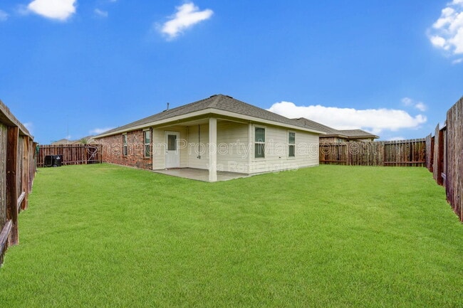 Building Photo - 8002 Carillon Way