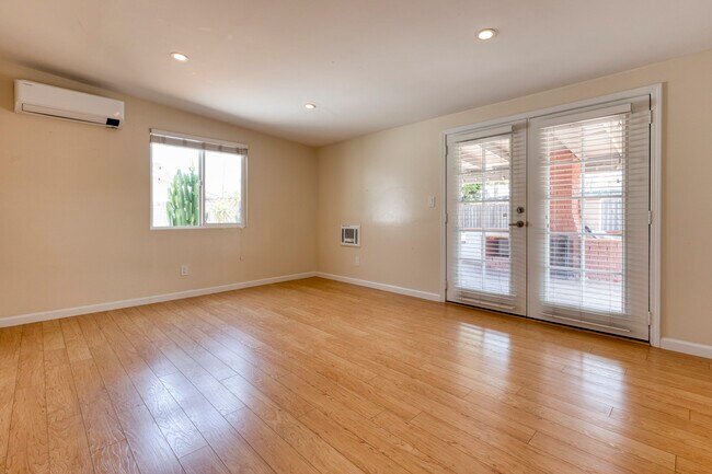 Building Photo - 3351 Cheyenne Ave