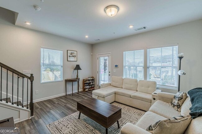 Building Photo - 1205 Skylar Ln SE