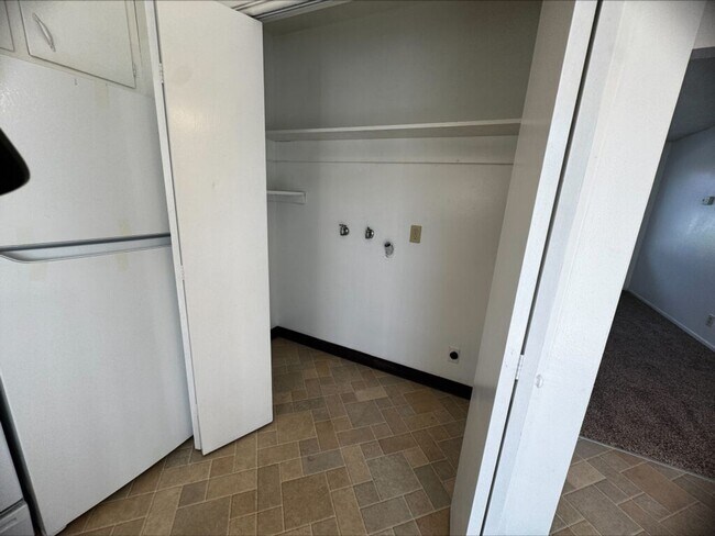 Building Photo - Charming 2 Bedroom/1 bathroom home