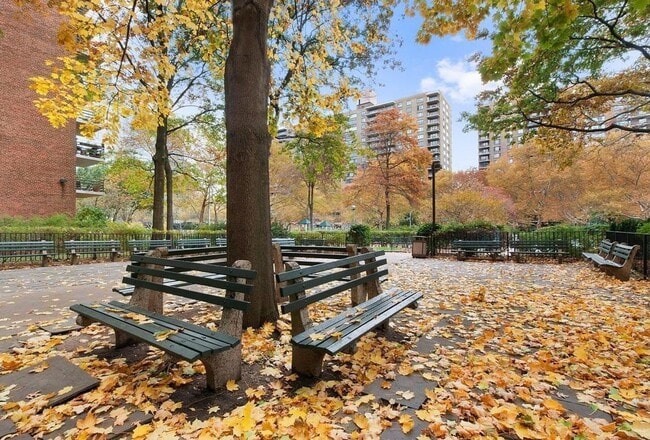 Building Photo - 372 Central Prk W