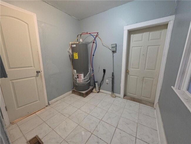 Building Photo - 14 Southern St