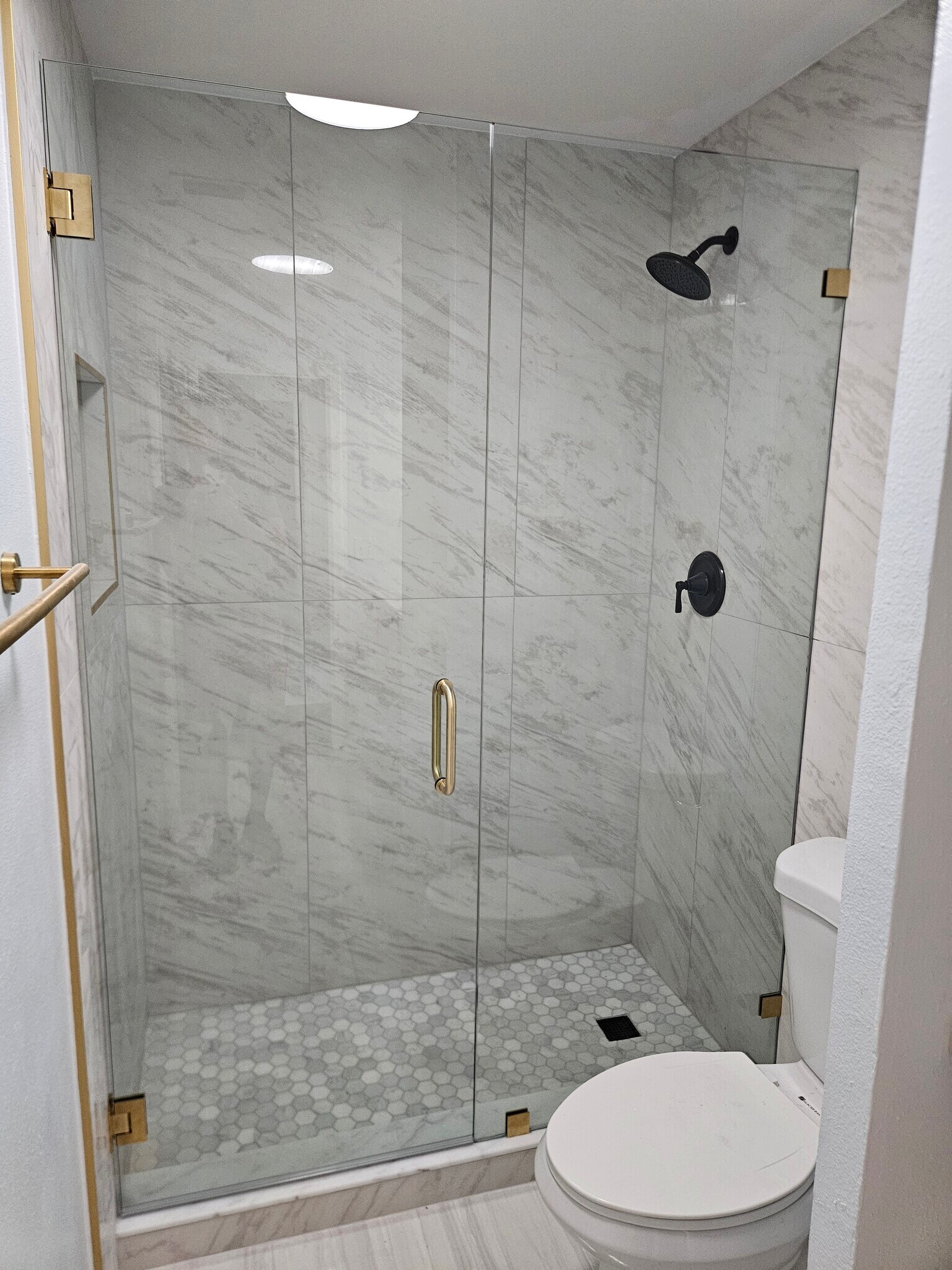 Upstairs Master Bathroom - 11922 Congressional Dr