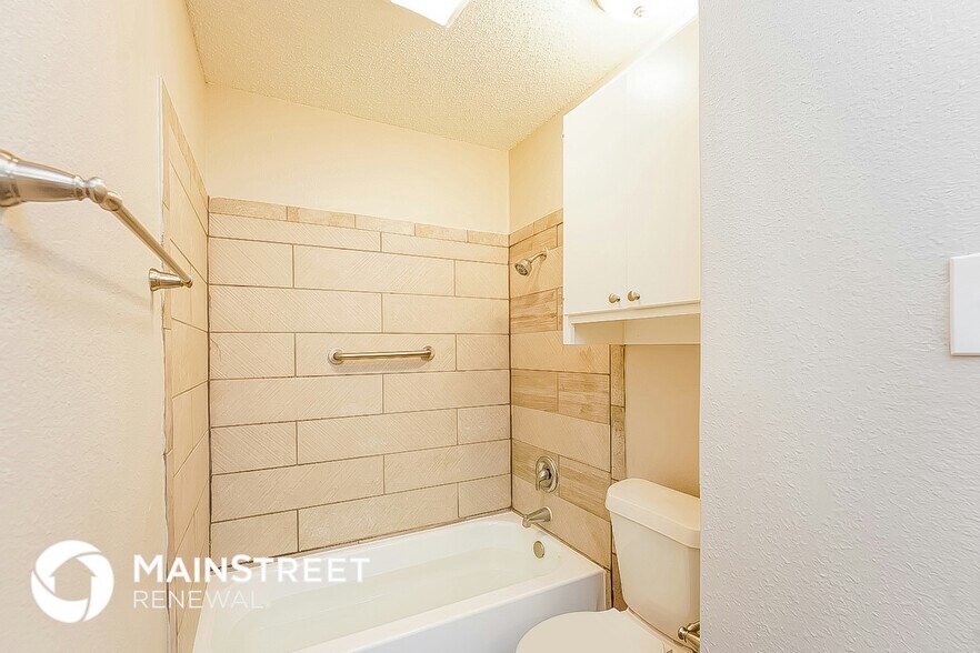 Building Photo - 2505 Trenton Dr