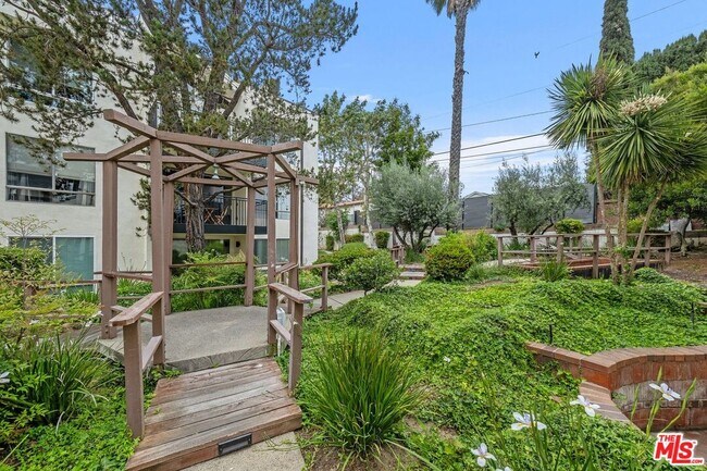 Building Photo - 1340 S Beverly Glen Blvd
