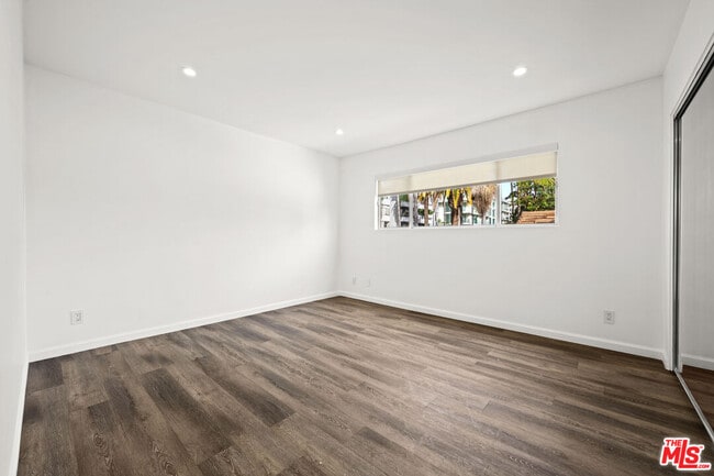 Building Photo - 136 S Palm Dr