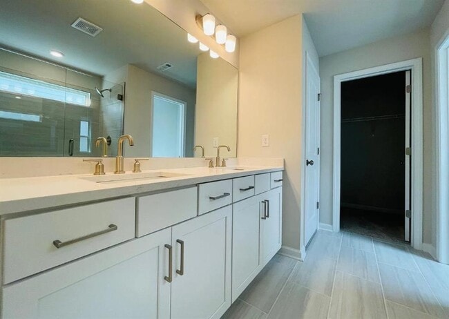 Building Photo - 3745 Davis Cir