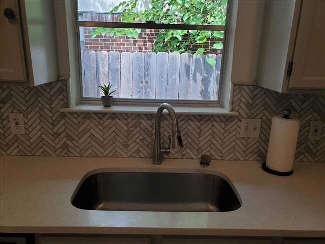 Building Photo - 1809 Dayflower Trce