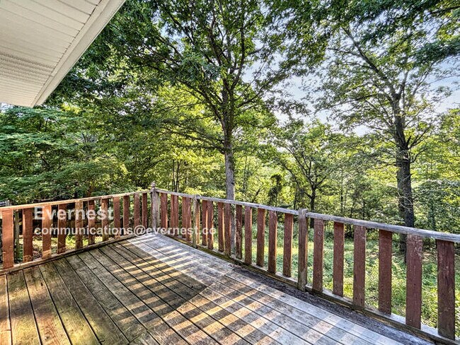 Building Photo - 6821 Knollcrest Dr