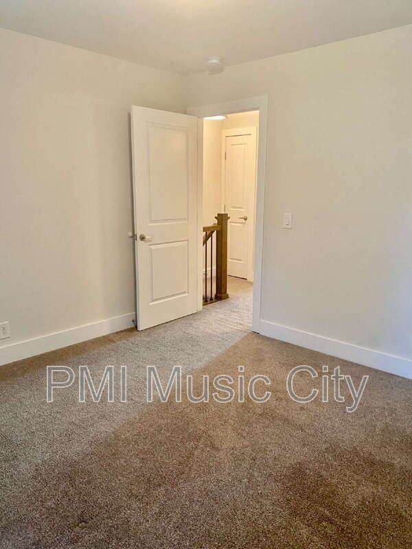 Building Photo - 2126B Burns St