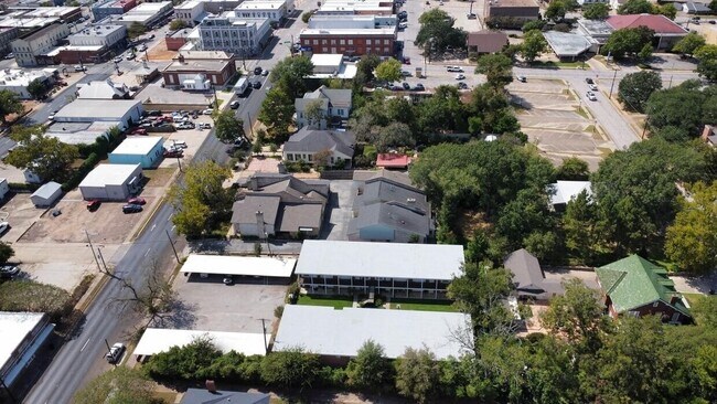 Building Photo - 403 E Main St