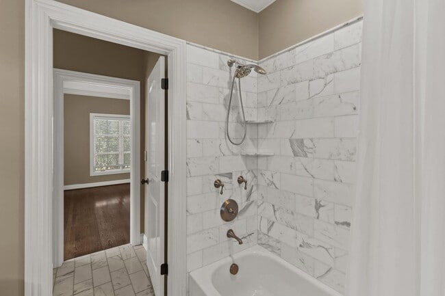 Building Photo - 2019 Overhill Dr