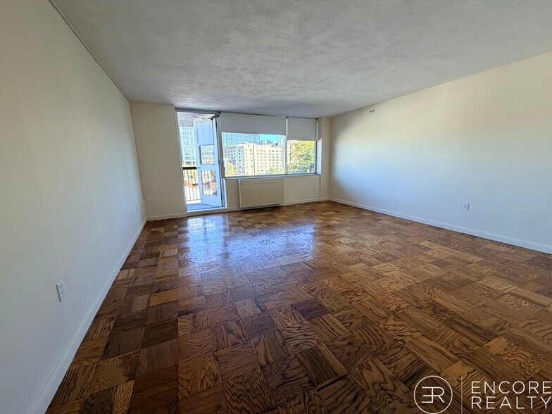 Building Photo - 80 Monmouth St