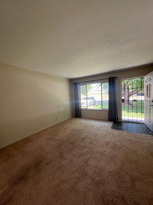 Building Photo - 7119 Pleasants Valley Rd