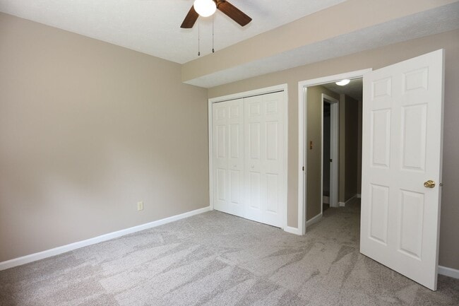 Building Photo - Large 5 Bedroom Westfield Home!