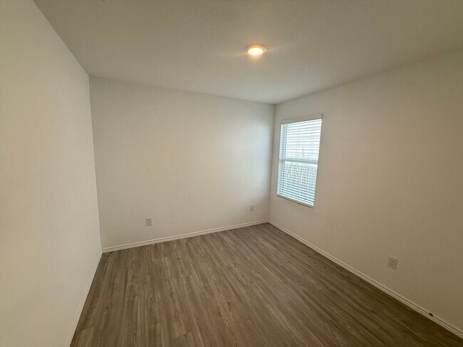 Building Photo - Charming 4-Bedroom Home Available for Rent!  Bulverde Area