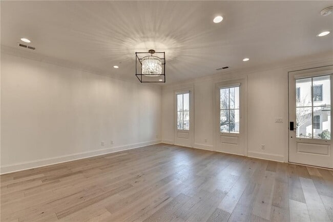 Building Photo - 435 Mayfair Ct