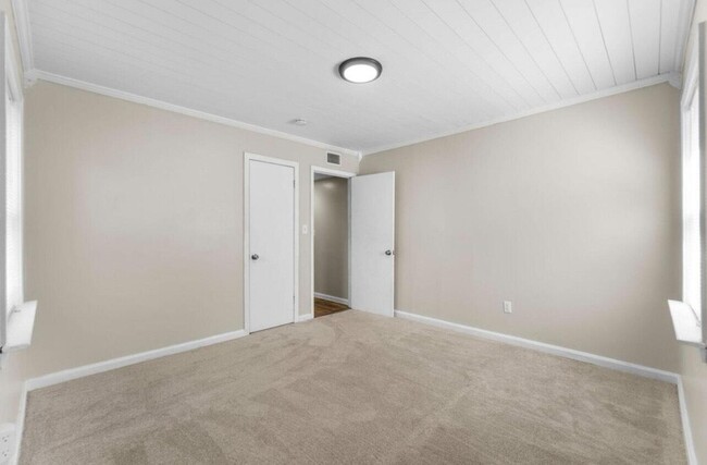Building Photo - 9119 Amherst Dr