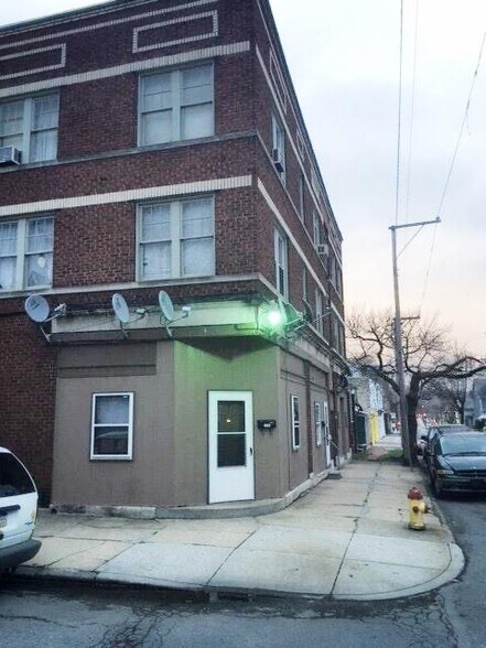 Building Photo - 896 29th St