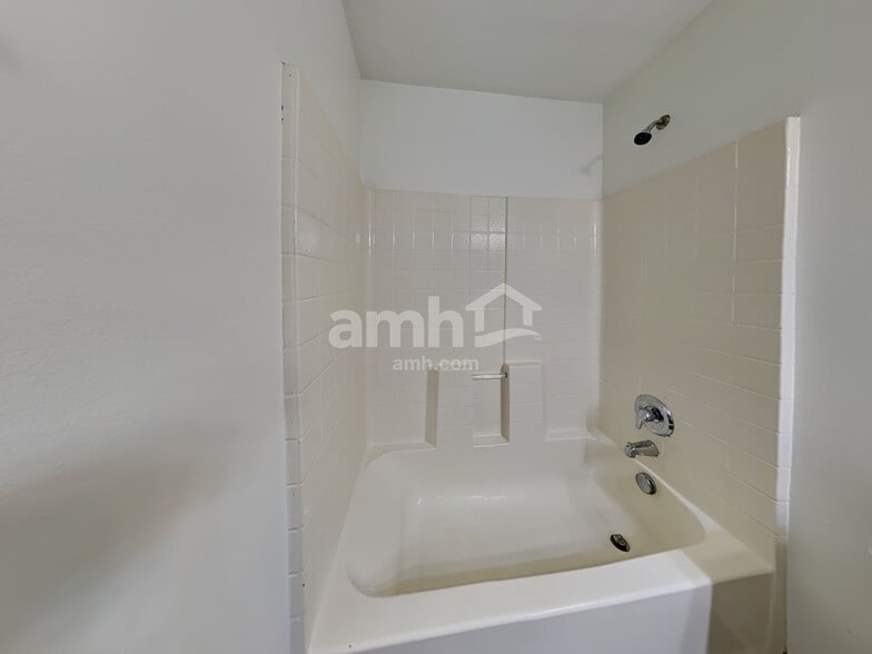 Building Photo - 1234 SW Alesio Ln