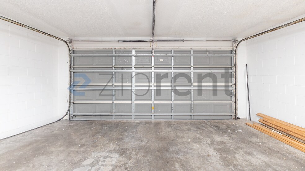 Building Photo - Unit