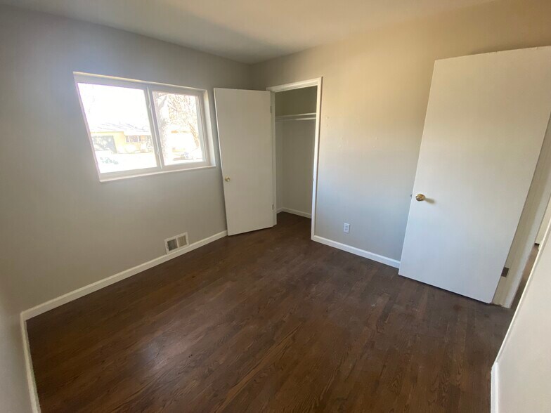 Building Photo - 3061 S Wolff St