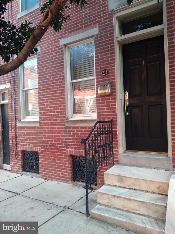 Building Photo - 224 Watkins St