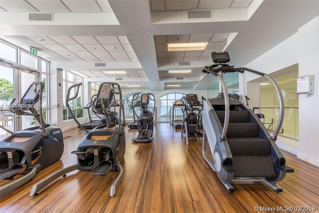 Building Photo - 848 Brickell Key Dr