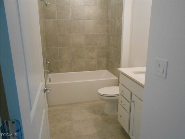 Building Photo - 623 Lakeside Oasis Ave