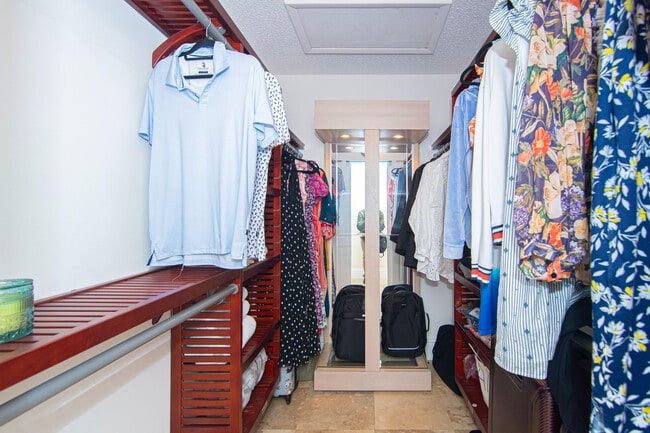 Building Photo - 8410 Brussels Way