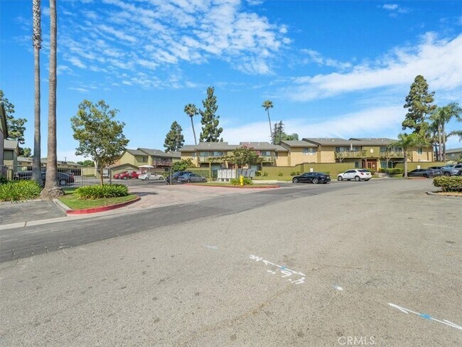 Building Photo - 1440 W Lambert Rd