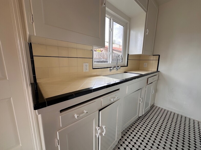 Building Photo - 4659 Idaho St