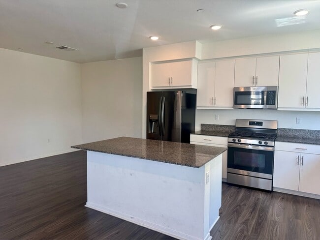 Building Photo - 5208 Surfwalk Wy