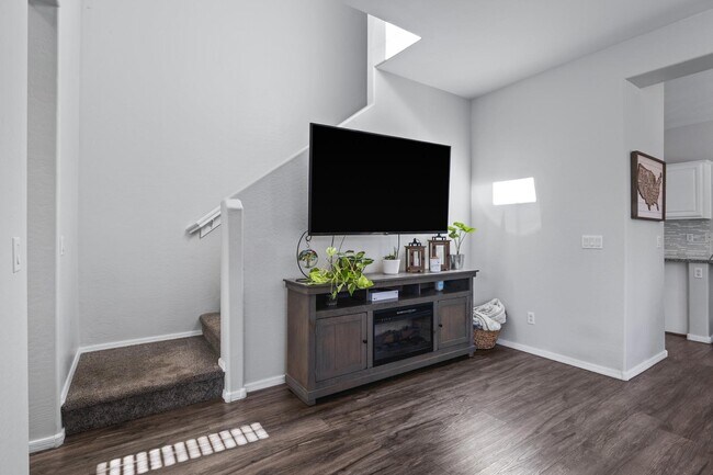 Building Photo - 3846 E Palmer St