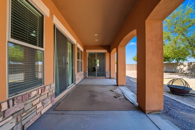 Building Photo - Welcome to this inviting Phoenix Rental - Available!
