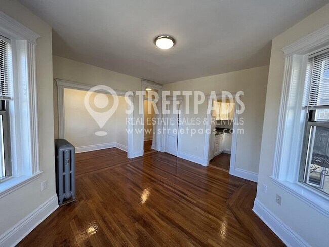 Building Photo - bedroom in Boston MA 02215