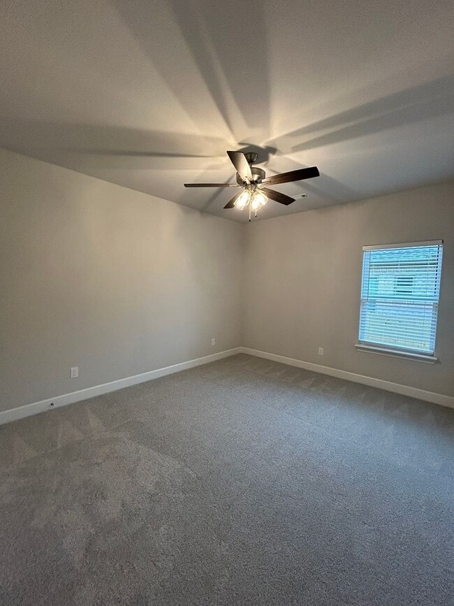 Building Photo - Beautiful Modern Home in Pea Ridge!