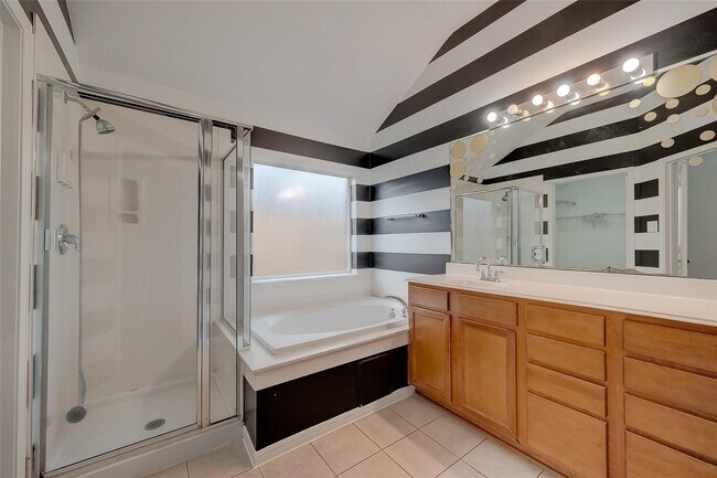 Building Photo - 1807 Hidden Breeze Dr