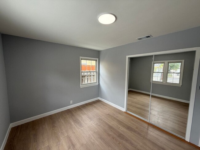 Building Photo - 10712 Vena Ave