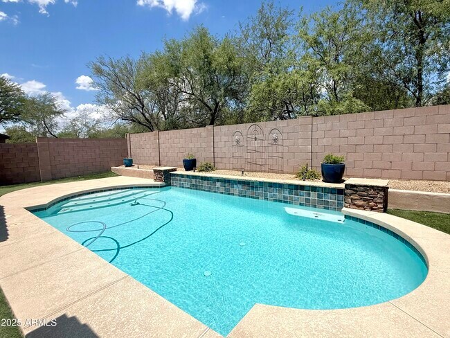 Building Photo - 4208 E Hamblin Dr