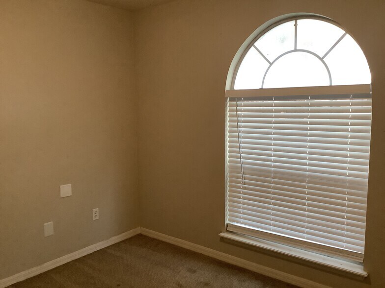 Building Photo - 1509 Austin Ln