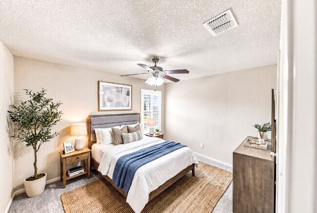 Building Photo - VIEWS VIEWS VIEWS! Ask about our rent incentives and Book your self guided tour today!