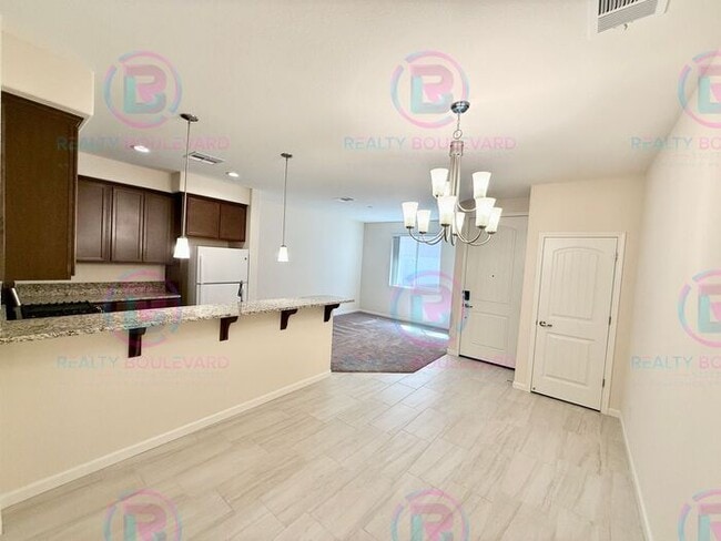Building Photo - 1/2 Month Free !Modern Comfort and Conveni...