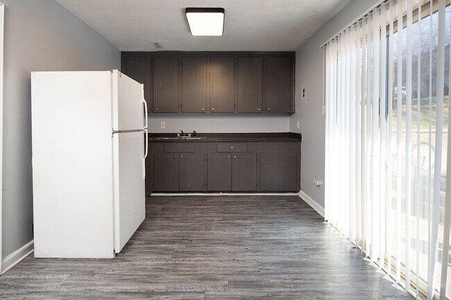 Building Photo - Spacious, affordable two bedroom townhouse in a great location in Charlotte!