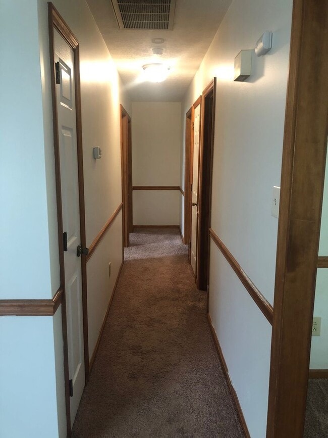 Building Photo - 512 Cougar Pl