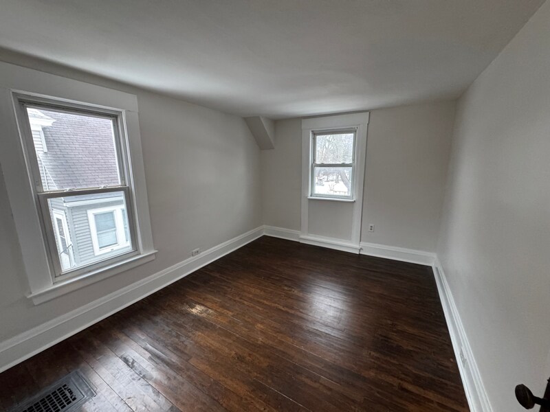 Building Photo - 290 Ross Park